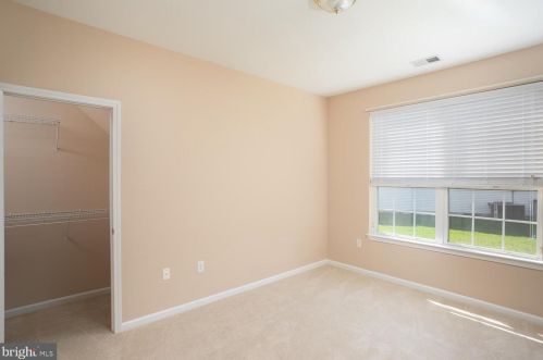 5 Taylor Ct, Columbus NJ  08022-2339 exterior