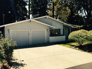 13032 Saltzman Ct, Portland, OR 97229-4669