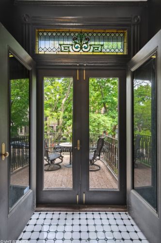 2044 Bissell St, Chicago IL 60614-4206 exterior