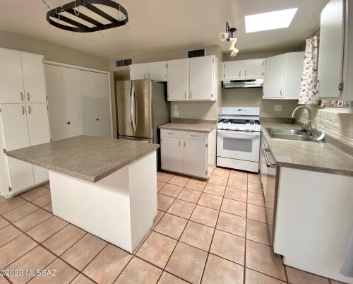 6126 14 St, Tucson AZ 85711-4215 exterior