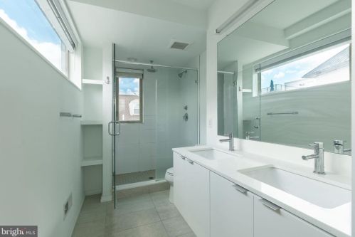 936 Leithgow St, Philadelphia PA 19123-1440 exterior