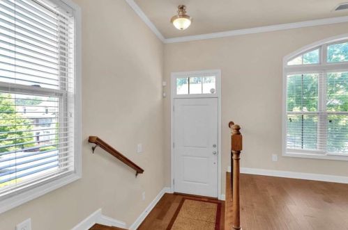 7335 Glisten Ave, Atlanta, GA 30328-2883