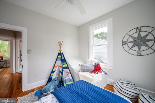 301 Raymond Ave, Alexandria VA 22301-1037 exterior