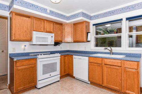 87 Baseline Rd, Plainwell MI 49080-9549 exterior