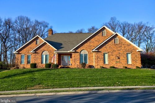 137 Bent Tree Dr, Lancaster, PA 17603-9437