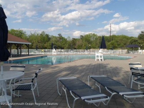 1 Gladstone Ave, Lakehurst NJ 08759-6626 exterior