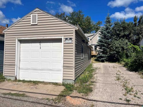2414 2nd St, Duluth, MN 55806-1943