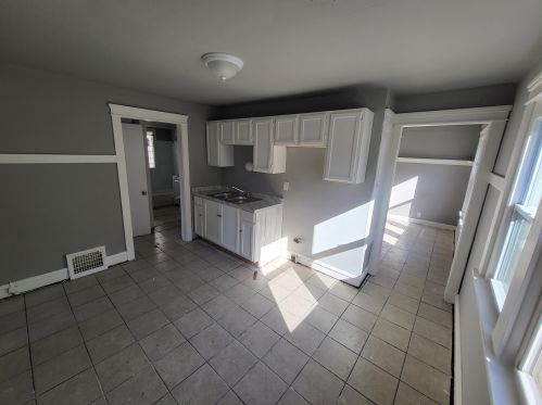 3811 27th St, Milwaukee, WI 53221-1306