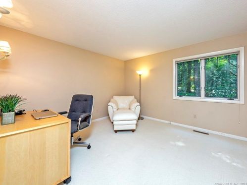 1 Essex Ct, Farmington CT 06032-1433 exterior