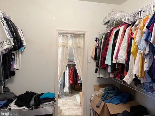 1011 Lehn Dr, Lancaster PA 17601-4884 exterior