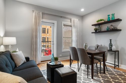 1952 Byron St, Chicago, IL 60613-5785