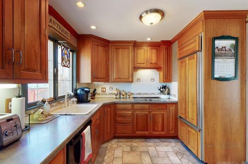 20 Woodward St, Killingly CT 06239-1642 exterior