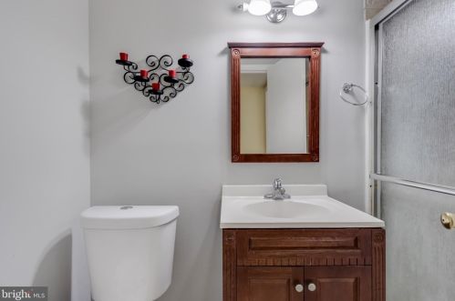 8717 Liberty Ln, Rockville MD 20854-3638 exterior