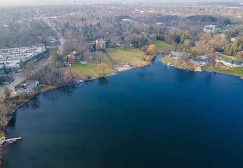 1827 Wealthy St, Grand Rapids MI 49506-2920 exterior