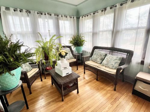 5215 Greenfield Ave, Milwaukee, WI 53214-5344