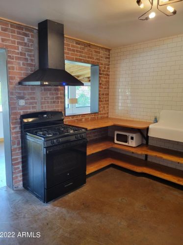 2530 Devonshire Ave, Phoenix AZ  85016-5660 exterior