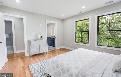 1505 Crestwood Dr, Alexandria VA  22302-2303 exterior