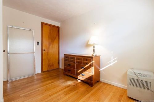 9 Beech Rd, Enfield CT exterior