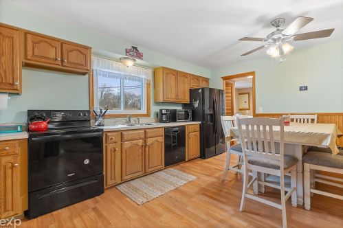 48186 Meadow Ln, New Baltimore, MI 48051-2948