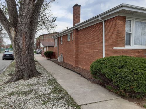 6301 64th St, Chicago, IL 60638-5017