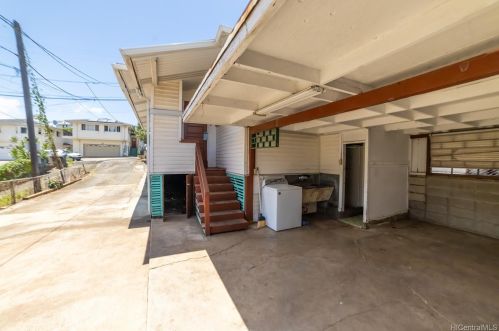 1815 Lanakila Ave, Honolulu, HI 96817-2118