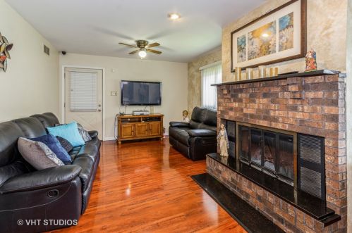 707 Clement St, Joliet, IL 60435-6103