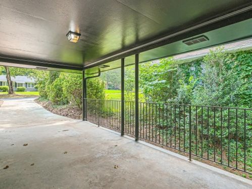 1689 Laurelwood Dr, Atlanta GA 30311-3800 exterior