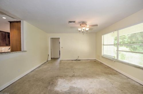 3861 25 Ave, Naples FL 34120-4367 exterior