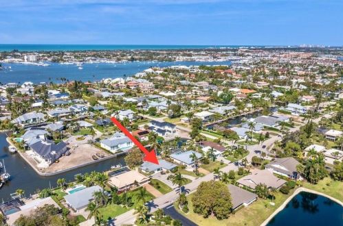 1696 Sandpiper St, Naples FL 34102-1503 exterior