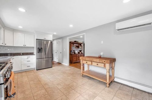 19 Burnham St, Enfield CT 06082-6102 exterior