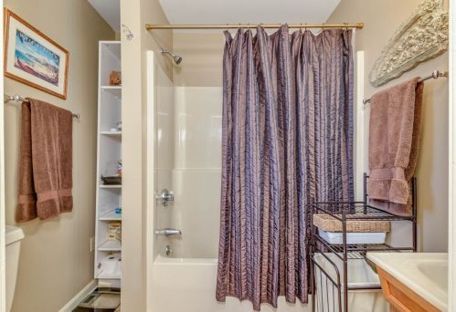 4 Hampshire Dr, Concord NH 03301-5914 exterior