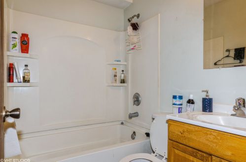 7910 Greenwood Ave, Chicago IL 60619-3318 exterior