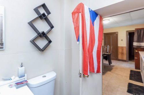 29 Prospect St, Enfield CT 06082-3443 exterior