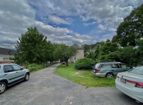 18 Falmouth St, Worcester MA 01607-1313 exterior