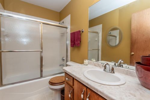 1734 22 St, Milwaukee WI 53215-4407 exterior