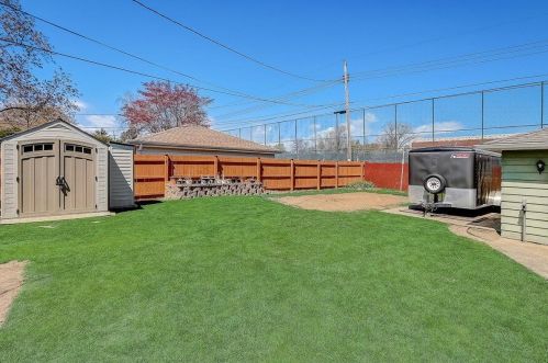 9438 Montana Ave, Milwaukee WI 53227-3324 exterior