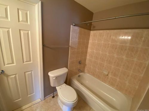 15 Lk Rdg Dr, Middletown NY 10940-2156 exterior