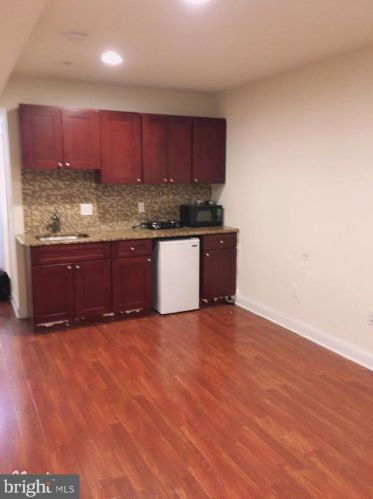 1413 17th St, Philadelphia PA  19146-4714 exterior