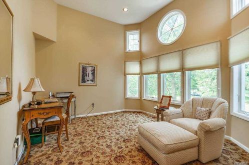 44 Hamlet Dr, Commack NY 11725-4438 exterior