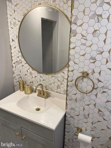 5628 Loretto Ave, Philadelphia PA 19149-3211 exterior