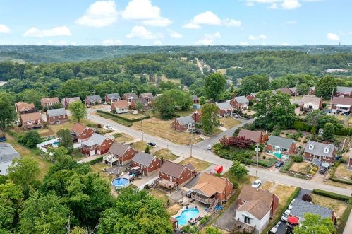 700 Edgewater Dr, Pittsburgh PA 15122-1119 exterior