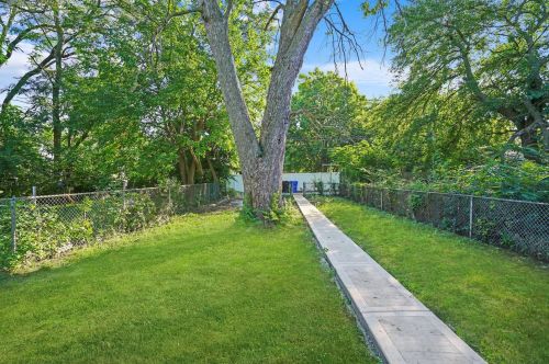 10219 Bensley Ave, Chicago IL 60617-6128 exterior