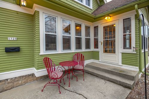 1725 Underwood Ave, Milwaukee, WI 53213-2233