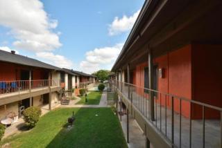 2001 Interstate 35, Austin TX  78741-3700 exterior