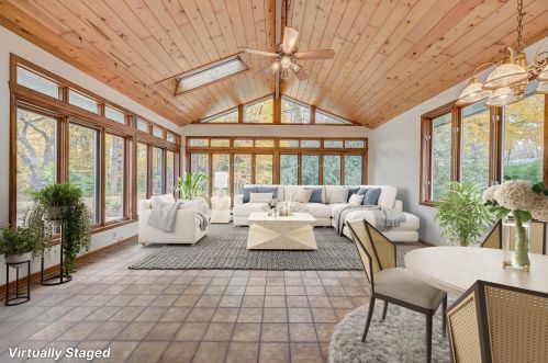 9387 Fairy Chasm Ln, Milwaukee, WI 53223-1466