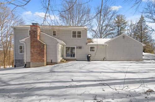 30 Woodcrest Dr, Armonk NY 10504-2904 exterior