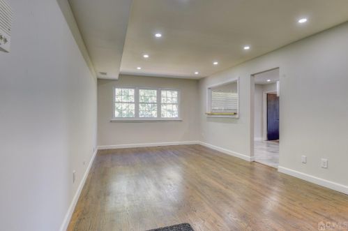 189 College Dr, Edison NJ  08817-5993 exterior