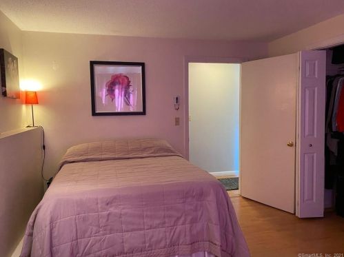 1001 Old Colony Rd, Meriden CT 06451-7922 exterior