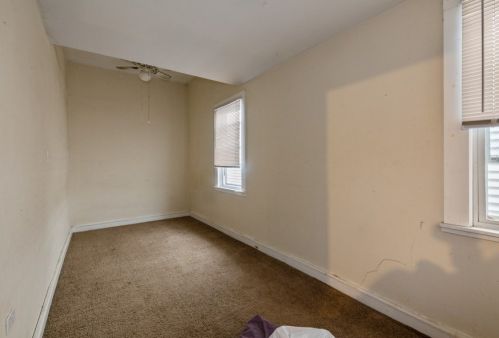 2102 Roscoe St, Chicago IL 60618-5819 exterior