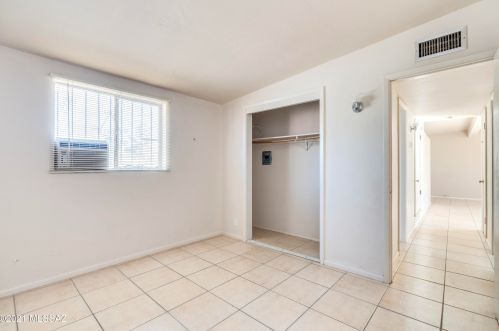 5209 25 St, Tucson AZ 85711-5912 exterior